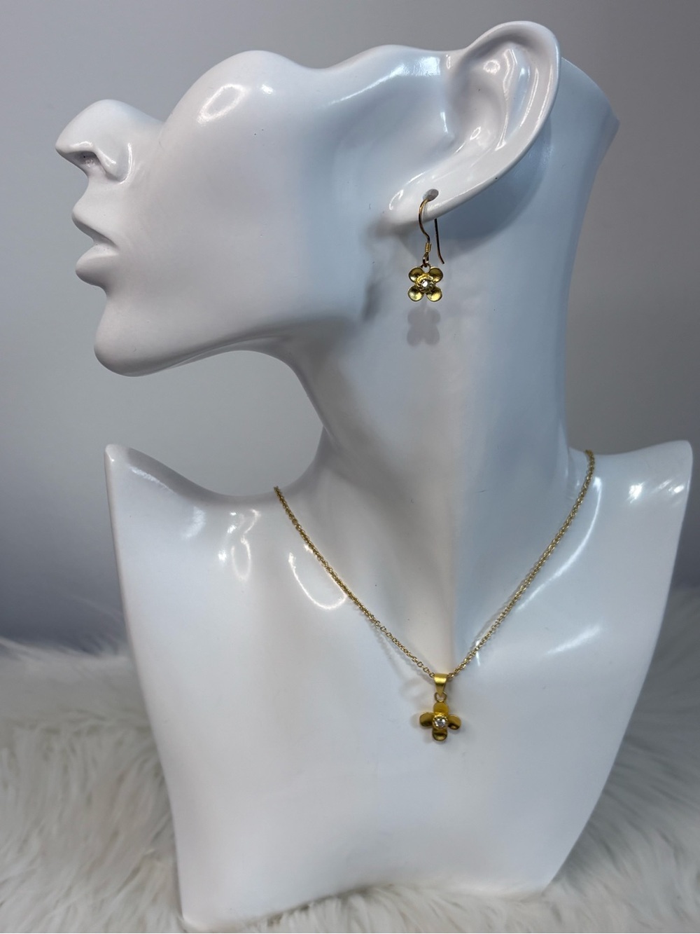 (226)Cast Gold Textured Flower Pendant Necklace and Earrings Set Stamped 925